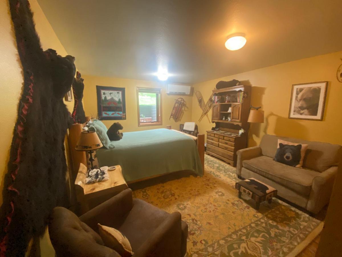 Two Bears Inn Bed & Breakfast Red Lodge Exterior photo
