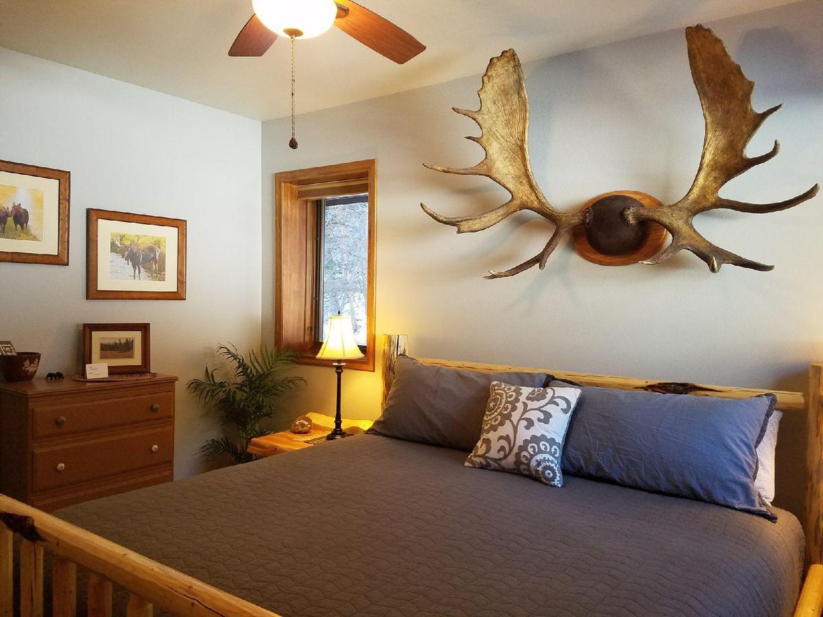 Two Bears Inn Bed & Breakfast Red Lodge Exterior photo